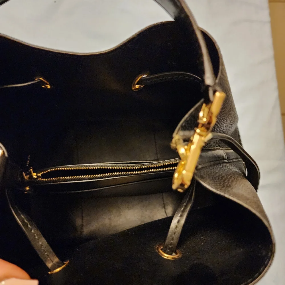Michael Kors Bucket Bag - Picture 3 of 6